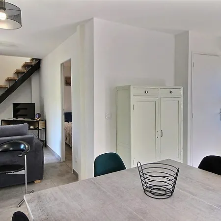 Type 3 En Duplex Sur Les Bains Vue Apartamento